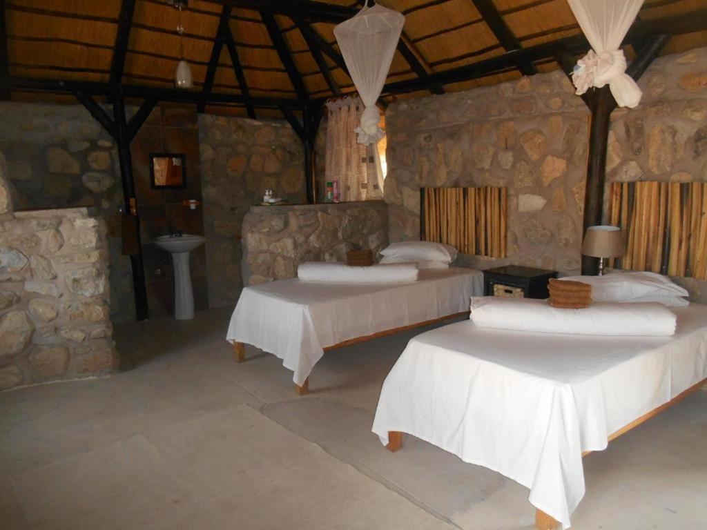 Kapika Waterfall Lodge Epupa Buitenkant foto