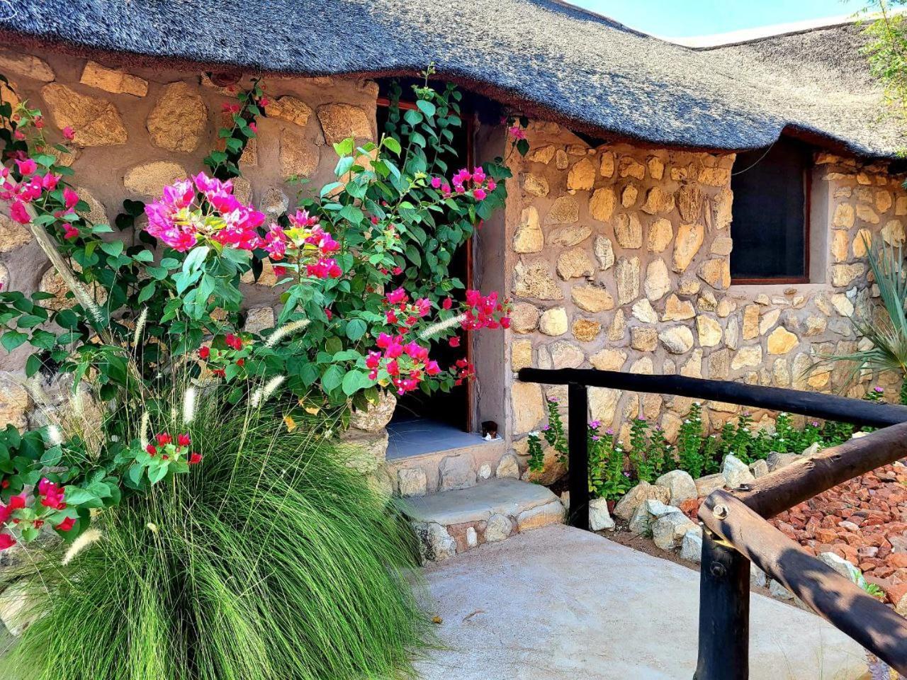 Kapika Waterfall Lodge Epupa Buitenkant foto